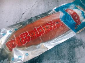 炖肉期间我们拿出黑龙江特产大马哈鱼。