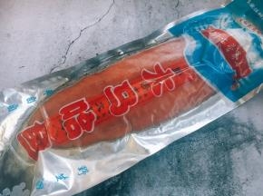 炖肉期间我们拿出黑龙江特产大马哈鱼。