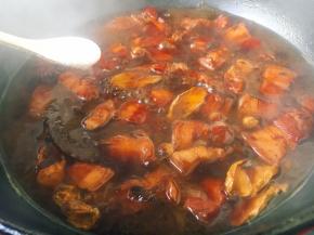 放适量的盐调味。