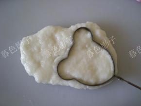 模具沾点油，扣出卡通图案