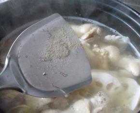 加入胡椒粉炖30分钟左右