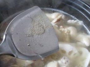 加入胡椒粉炖30分钟左右
