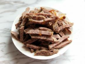 全部切完的牛肉条。