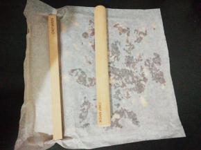 备好学厨的牛轧糖三件套开始整形，铺上硅油纸这样干净又卫生