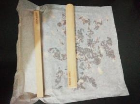 备好学厨的牛轧糖三件套开始整形，铺上硅油纸这样干净又卫生