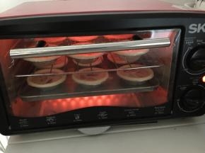然后放入预热好的烤箱中200摄氏度烤10分钟