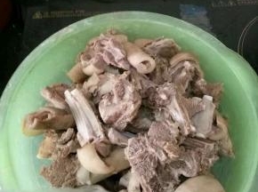 捞出洗干净。