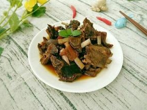 一点羊膻味都没有，味道不错。