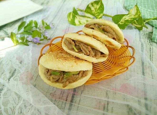 烧饼夹烤肉