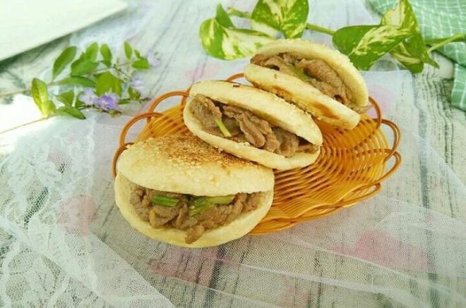 烧饼夹烤肉