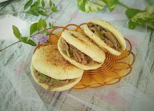 烤肉包做好了。