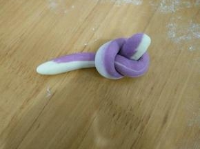 我又用两种颜色混合，做了几只。还没整理的时候感觉就像一条蛇。