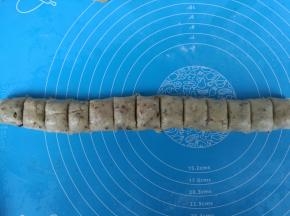 切成小段，均分成12个。