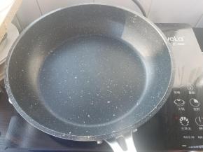 不粘锅无水热锅。
