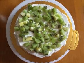 一层抹上奶油放上水果