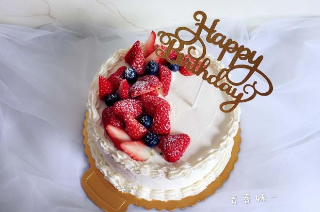 草莓生日蛋糕