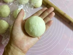 收口朝下放在烤盘上。