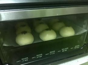 烤箱预热180度，中层，上下火，烤15分钟。