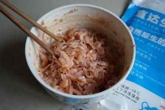 加入已提前解冻的磷虾