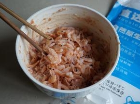 加入已提前解冻的磷虾