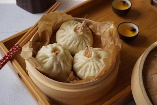 冷水上锅蒸，大火烧开后，转中小火蒸15分钟左右