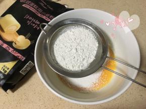 筛入低粉搅匀备用；
