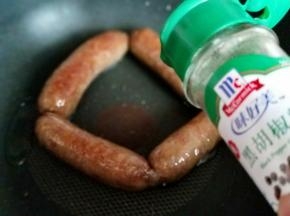 可以根据个人喜欢放上调味料。