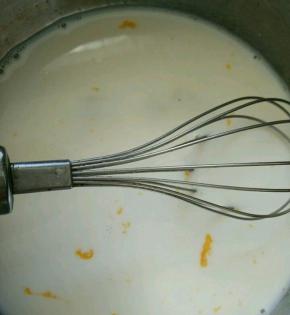 所有材料混合，搅打至白糖融化，然后过滤两次。