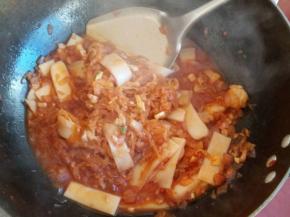 大火煮开后小火炖汁汤汁变少即可