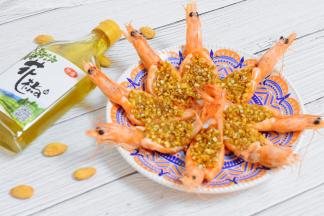 开背处铺好蒜酱即可食用