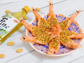 开背处铺好蒜酱即可食用