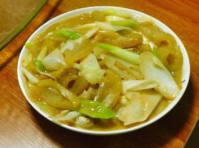 出锅，几种酱料都是带有咸味的，不需放盐