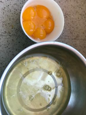 分开蛋黄和蛋白