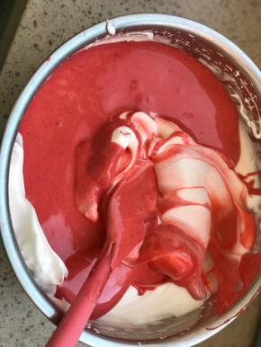 再倒回蛋白盆中，翻拌均匀