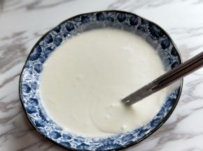 搅拌成面糊状态。