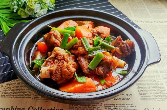 红红火火过大年   胡萝卜炖羊肉