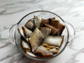 抓均匀，腌制2小时。