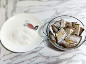 准备适量面粉。(普通面粉即可)