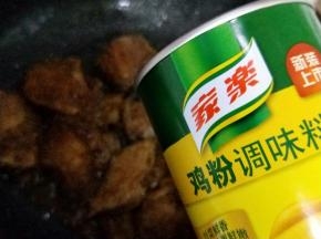 最后加入鸡粉调味出锅。