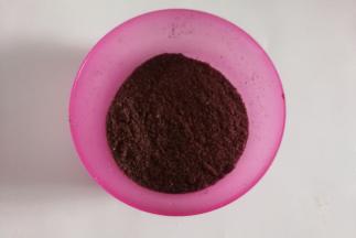 取几块奥利奥饼干用料理机打成粉末备用