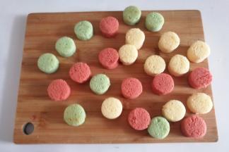 依次刻好所有小圆片