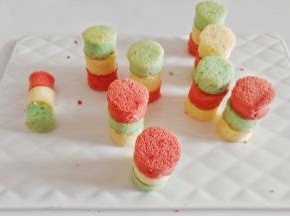 然后继续用奶油粘起来