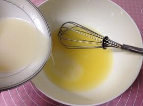 倒入牛奶混合液