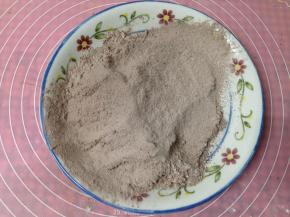 低粉、可可粉、泡打粉过筛两次充分混合均匀