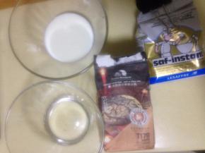 黑麦粉 酸奶水和0.1克酵母