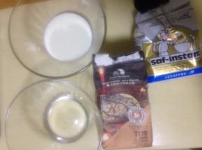 黑麦粉 酸奶水和0.1克酵母