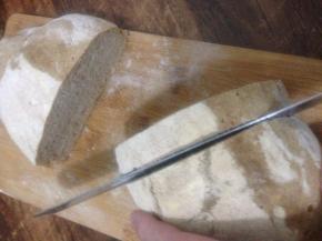 烤好的面包移到晾网上 晾至室温 打包 或者切开品尝