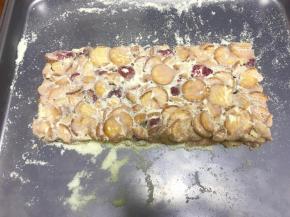 晾一会儿后，正反面都撒奶粉