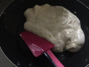 全程都是小火，不是翻动棉花糖至完全融化