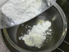 筛入低筋面粉